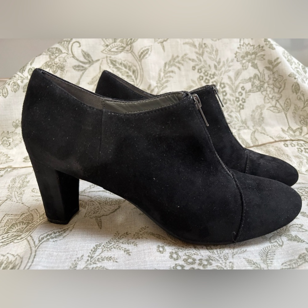 Black Women's Suede Zip Ankle Boots